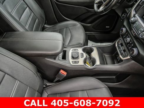 Used 2022 GMC Terrain Denali w/ Denali Premium Package AWD/4WD image 17