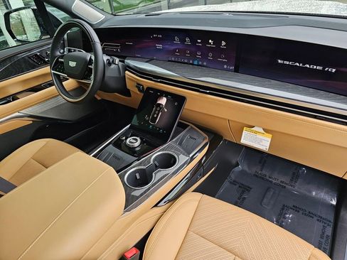 New 2026 Cadillac Escalade IQ Sport 2 w/ LPO, ONYX Package image 10