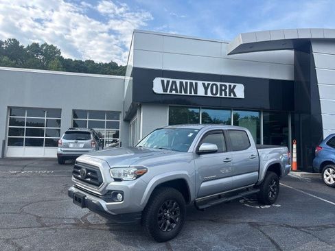 Used 2020 Toyota Tacoma SR5 AWD/4WD image 1