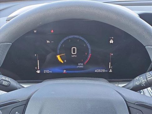 Used 2025 Chevrolet Trax LT FWD image 9