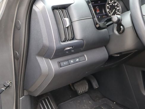 Used 2024 Nissan Pathfinder SL w/ Lighting Package (N92) FWD image 24