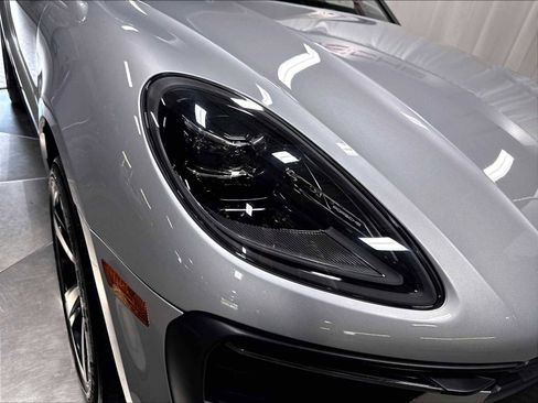 Used 2023 Porsche Macan AWD/4WD image 14
