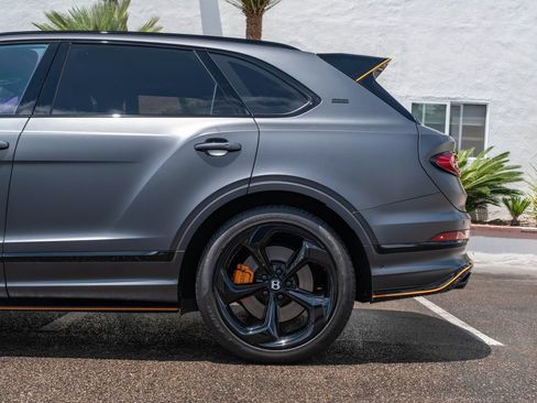 Used 2025 Bentley Bentayga AWD/4WD image 29