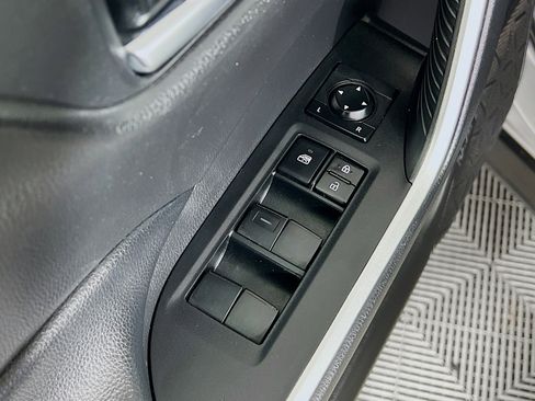 Used 2020 Toyota RAV4 XLE w/ Convenience Package AWD/4WD image 19
