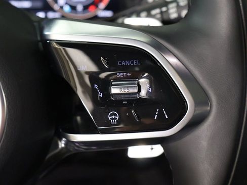 Used 2024 Jaguar F-PACE R-Dynamic S image 46