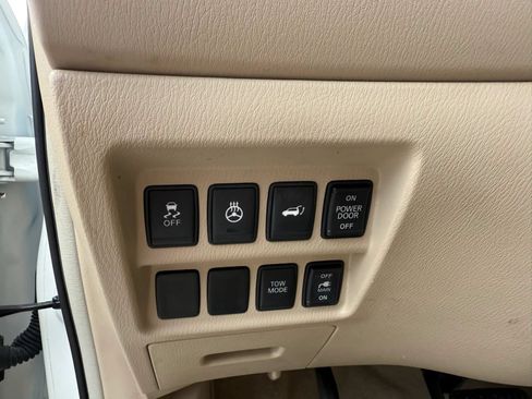 Used 2013 Nissan Pathfinder Platinum FWD image 25