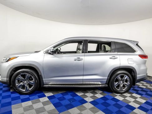 Used 2018 Toyota Highlander Limited Platinum FWD image 9