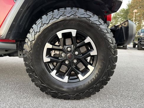 Used 2025 Jeep Wrangler Unlimited Rubicon image 13