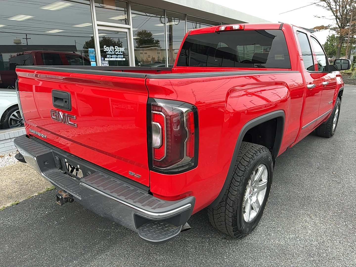 Used 2017 GMC Sierra 1500 SLT AWD/4WD image 3