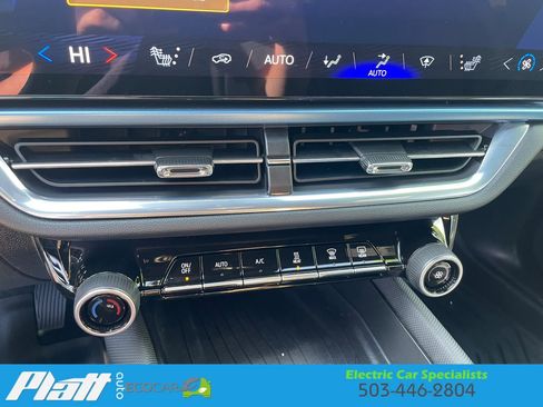 Used 2024 Chevrolet Equinox EV LT w/ LPO, Blackout Package FWD image 28