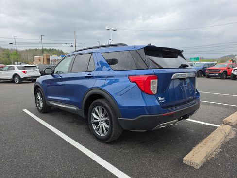 Used 2022 Ford Explorer XLT w/ Equipment Group 202A AWD/4WD image 6