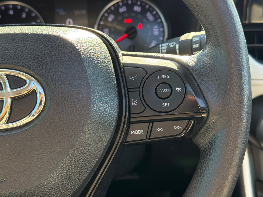 Used 2021 Toyota RAV4 XLE w/ Convenience Package FWD image 30