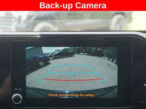 Used 2025 Toyota Highlander XLE FWD image 9