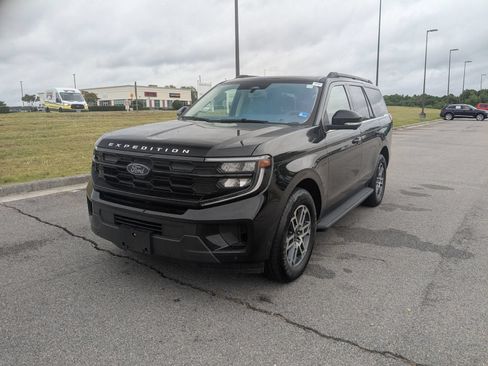 Used 2025 Ford Expedition Active RWD image 7