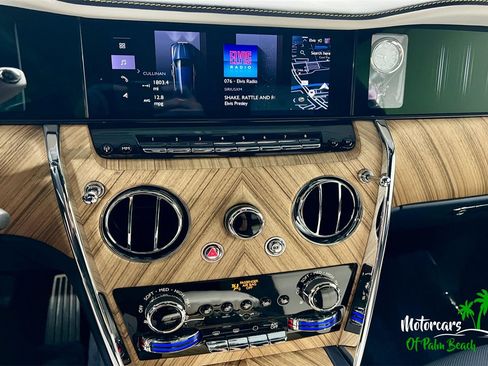 Used 2025 Rolls-Royce Cullinan image 20