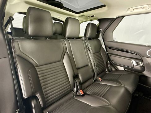 Used 2024 Land Rover Discovery S image 15