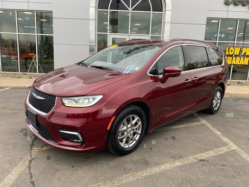 Used 2021 Chrysler Pacifica Touring w/ Cold Weather Group image 1