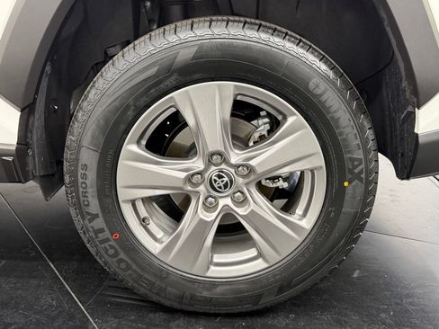 Used 2025 Toyota RAV4 XLE FWD image 16