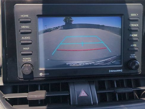 Used 2020 Toyota RAV4 XLE AWD/4WD image 17