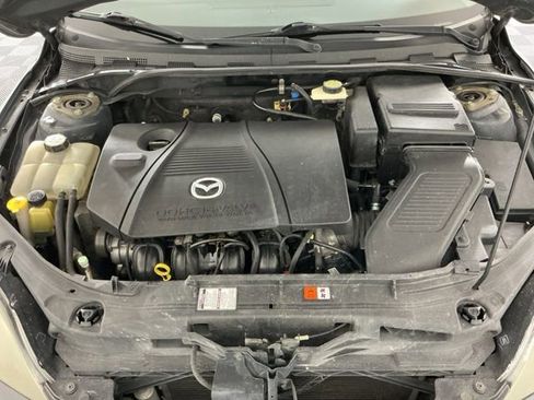 Used 2004 MAZDA MAZDA3 s w/ Moonroof & 6-CD Pkg FWD image 26