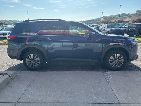 Used 2025 Nissan Pathfinder SV AWD/4WD image 4