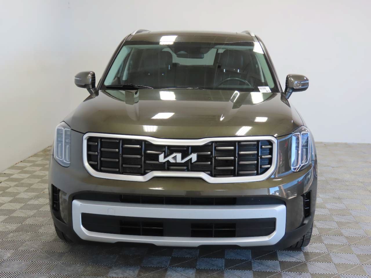 Used 2025 Kia Telluride S AWD/4WD image 2