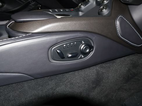Used 2023 Aston Martin V8 Vantage Roadster RWD image 42