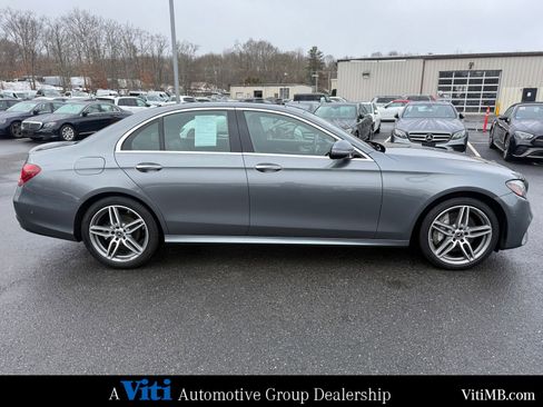 Used 2018 Mercedes-Benz E 300 4MATIC image 9