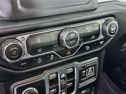 Used 2021 Jeep Wrangler Unlimited Sport AWD/4WD image 15