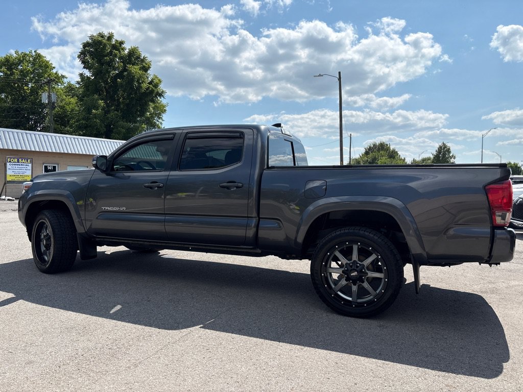Used 2017 Toyota Tacoma TRD Sport w/ Premium & Technology Package AWD/4WD image 4