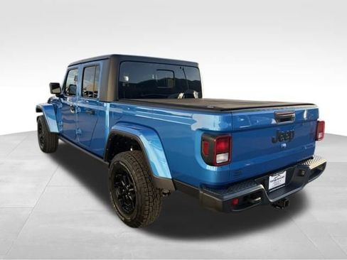 Used 2022 Jeep Gladiator Willys image 11