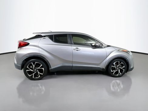 Used 2018 Toyota C-HR XLE FWD image 3