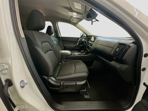Used 2025 Nissan Pathfinder SV image 33