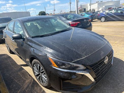 Used 2025 Nissan Altima 2.5 SV FWD image 6