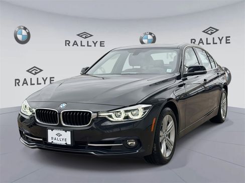 Used 2018 BMW 330i xDrive Sedan w/ Premium Package image 3