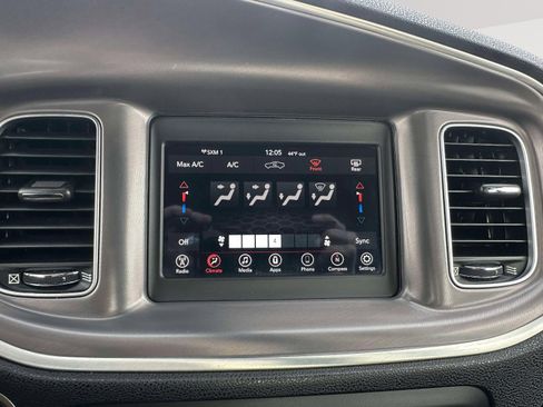 Used 2019 Dodge Charger SXT image 10
