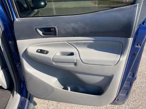 Used 2014 Toyota Tacoma PreRunner image 13