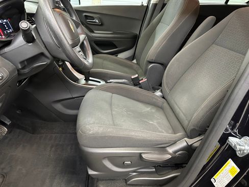 Certified 2021 Chevrolet Trax LS w/ Tint and Cruise Package image 5