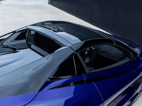 Used 2022 McLaren 765LT image 22