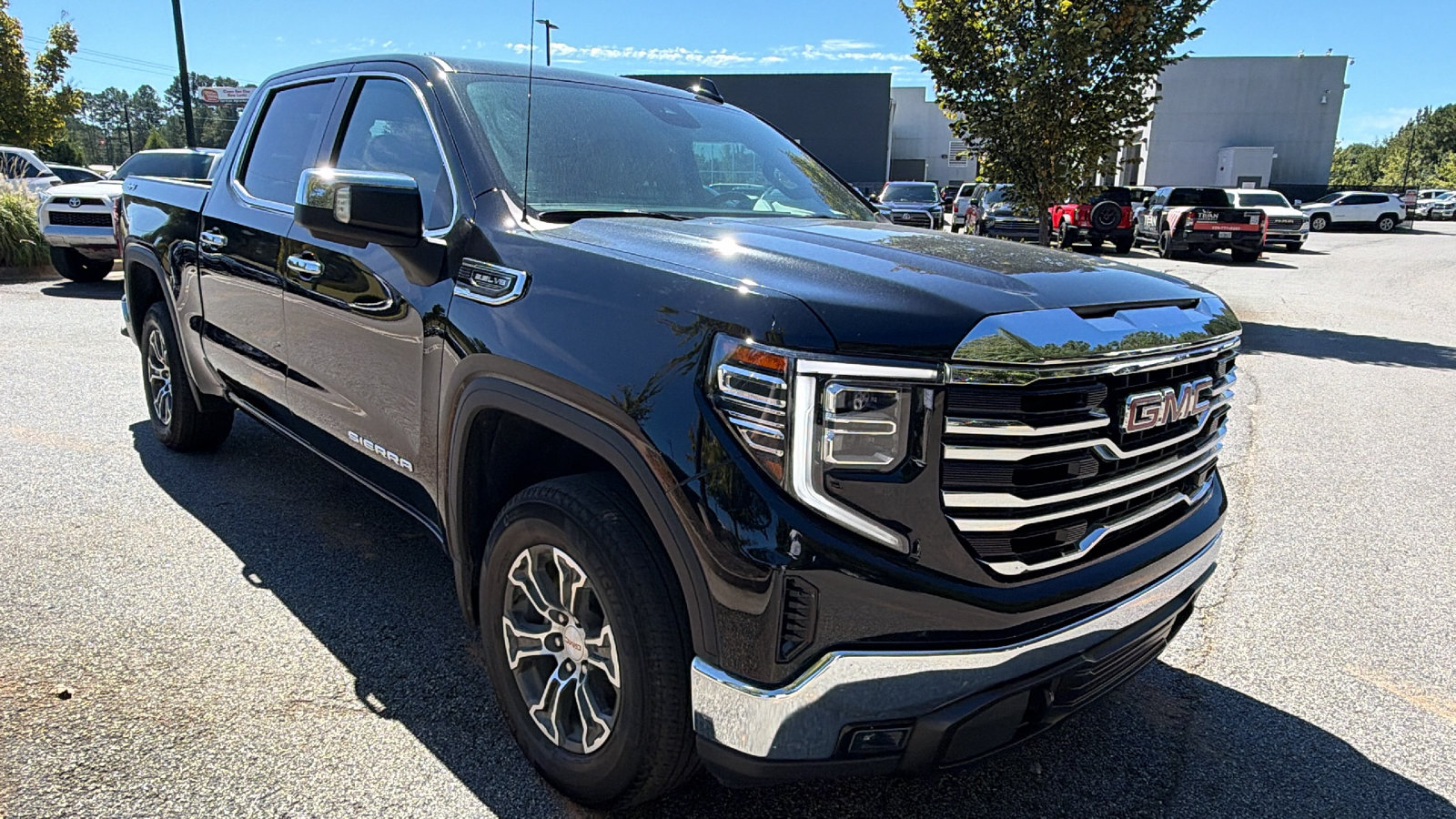 Used 2025 GMC Sierra 1500 SLT AWD/4WD image 5