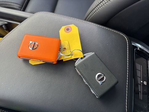 Used 2023 Volvo XC60 B5 Ultimate w/ Protection Package Premier image 29