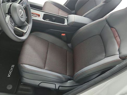 Used 2025 Nissan Kicks SR AWD/4WD image 16