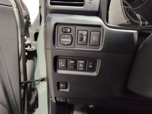 Used 2022 Toyota 4Runner TRD Off-Road Premium AWD/4WD image 36