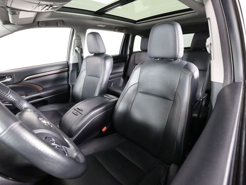 Used 2014 Toyota Highlander Limited Platinum image 11