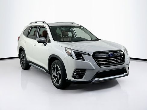 Used 2022 Subaru Forester Touring image 3