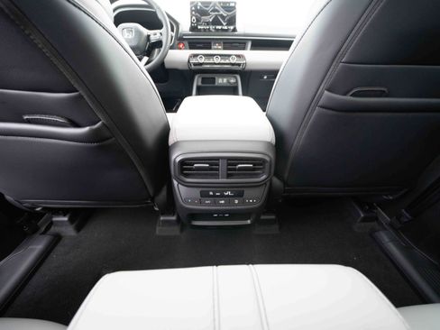 New 2025 Honda Pilot Touring image 22