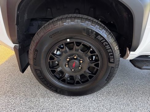 Certified 2025 Toyota 4Runner TRD Off-Road AWD/4WD image 19