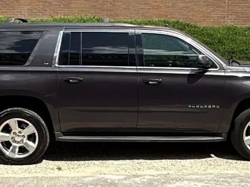 Used 2016 Chevrolet Suburban LT image 6