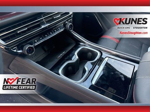 Used 2025 Chevrolet Traverse RS image 32