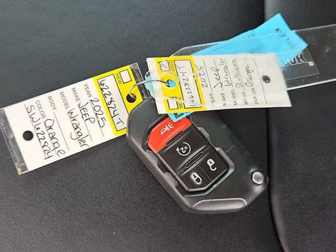 Used 2025 Jeep Wrangler Unlimited Rubicon w/ Convenience Group image 35